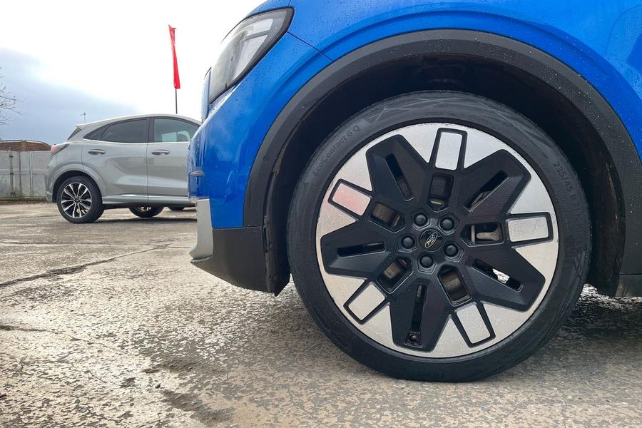 Ford EXPLORER Photo autoimg-fff4a062c9cf448270a488354f77f5e764e5ef02.jpg