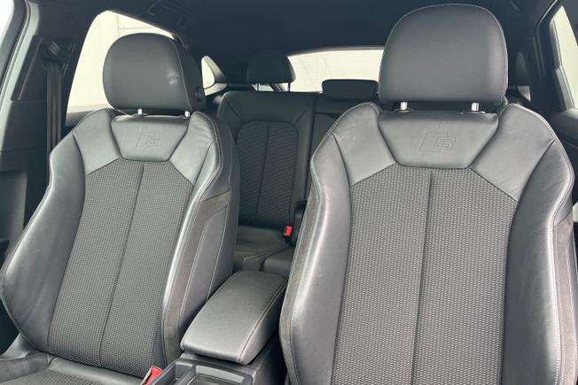 AUDI Q3 Photo 21
