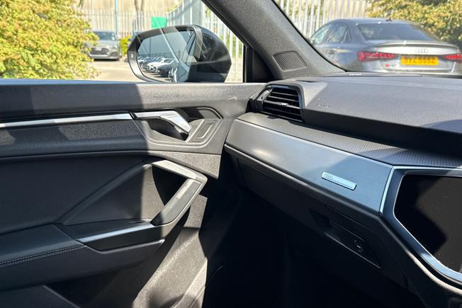 Audi Q3 Photo 35