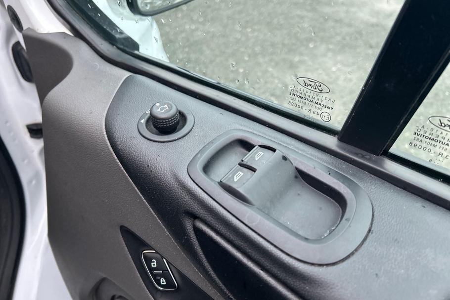 Used Ford TRANSIT CUSTOM YT19CSR 35