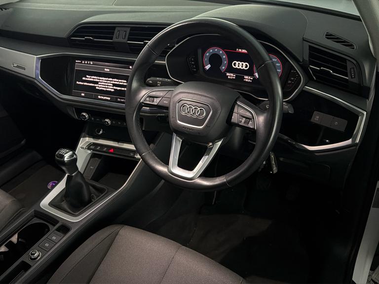 Audi Q3 Photo autowbd3237a2e254f65191e773049e00b4e0dfe4ef87.jpg