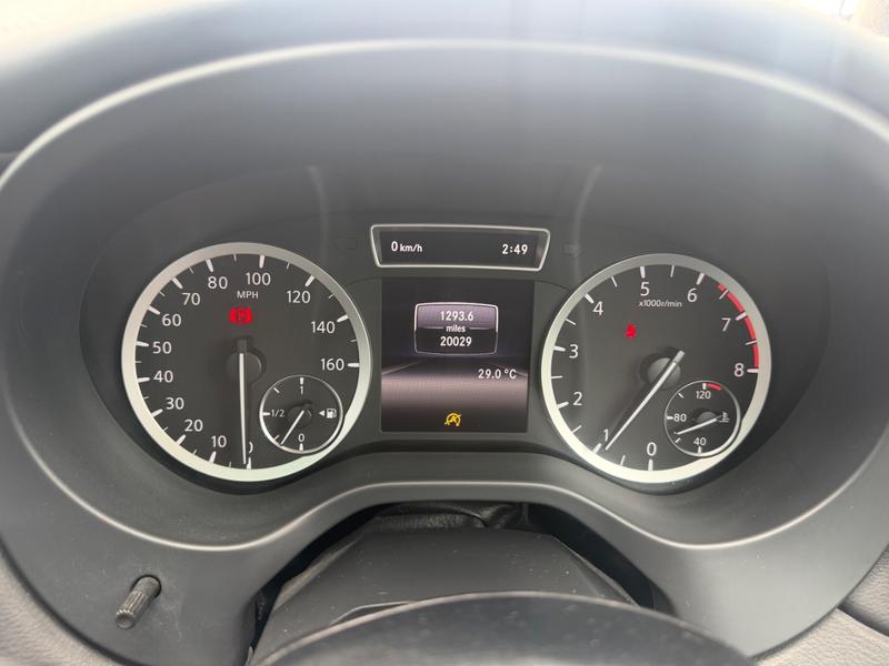Used Infiniti Q30 YK19YGN 26