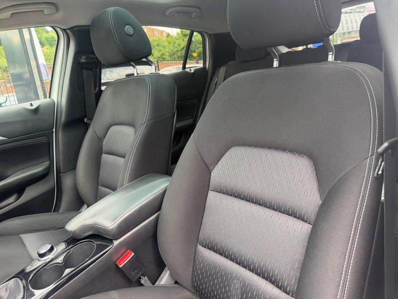 Used Infiniti Q30 YK19YGN 23