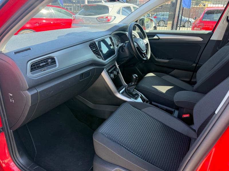 Used Volkswagen T-Roc YC71RRV 23