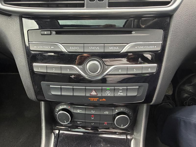 Used Infiniti Q30 YK19YGN 36