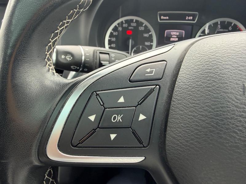 Used Infiniti Q30 YK19YGN 29
