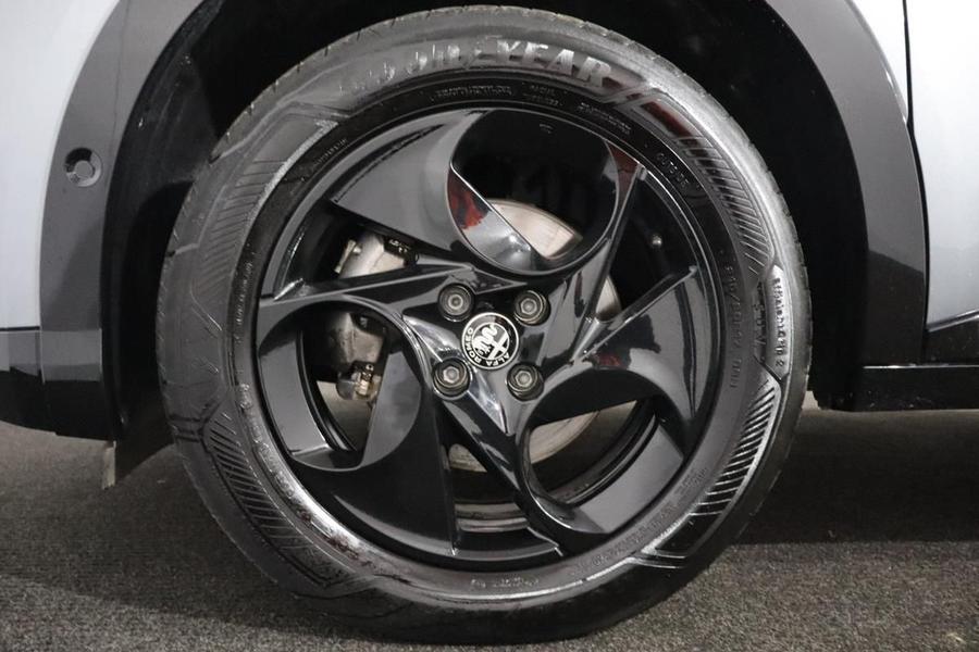 Alfa Romeo Junior Photo autoweb-3adfda6f824a0ec8cf697dba324a049b2aa44acc.jpg