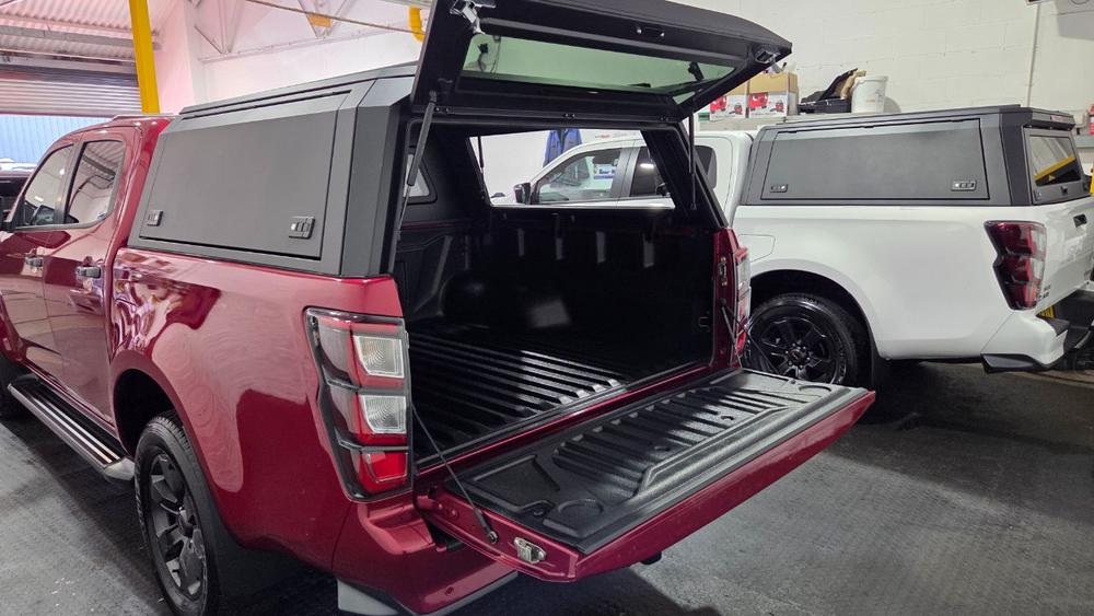 Isuzu D-max Photo autoweb-3f8f706413c003d1d3baf64bdd563f1c295496b7.jpg