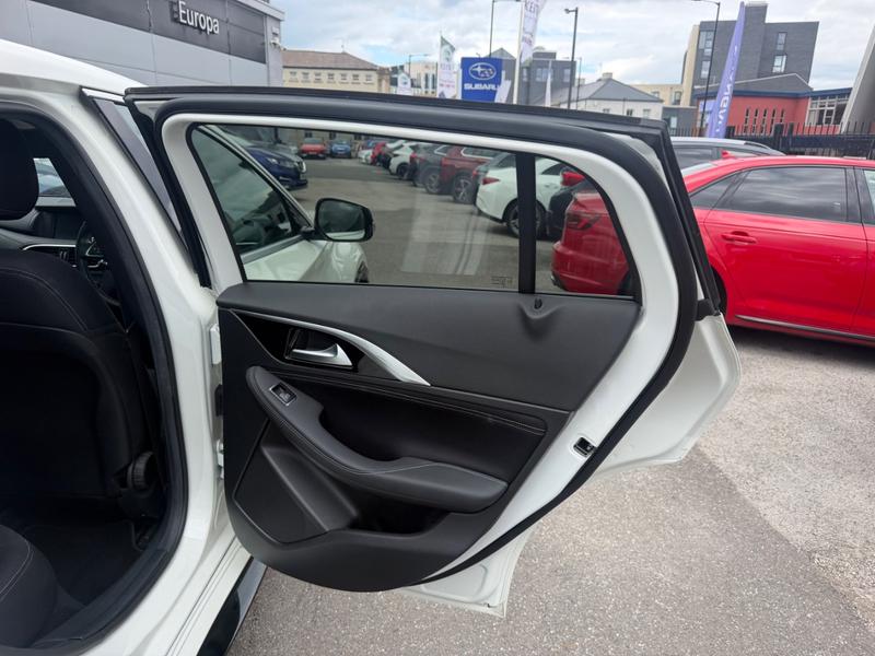Used Infiniti Q30 YK19YGN 15
