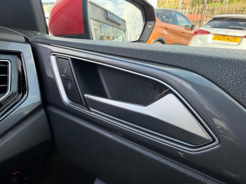 Used Volkswagen Polo MT69KKR 37
