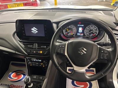 Suzuki S-Cross Photo 17