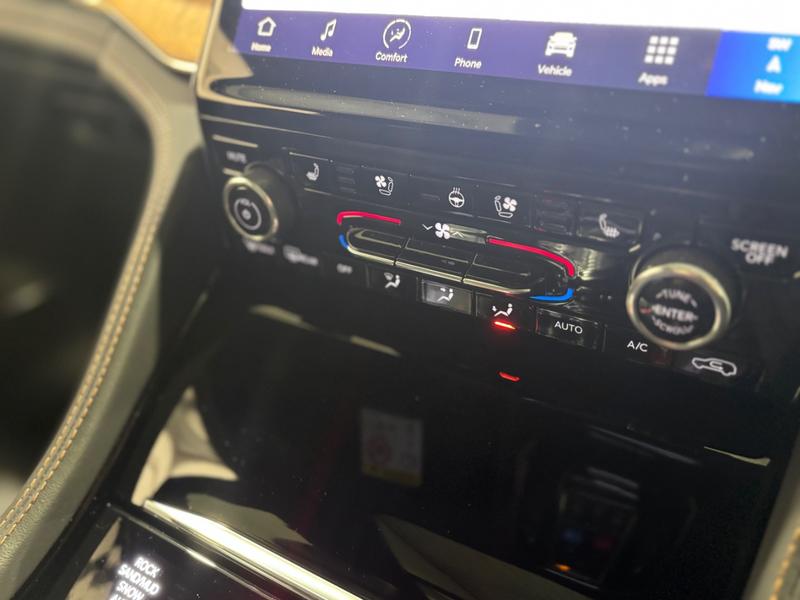 Jeep Grand Cherokee Photo autoweb-5a478a612b2e9665b3c7aecdba27a6770b29abe7.jpg