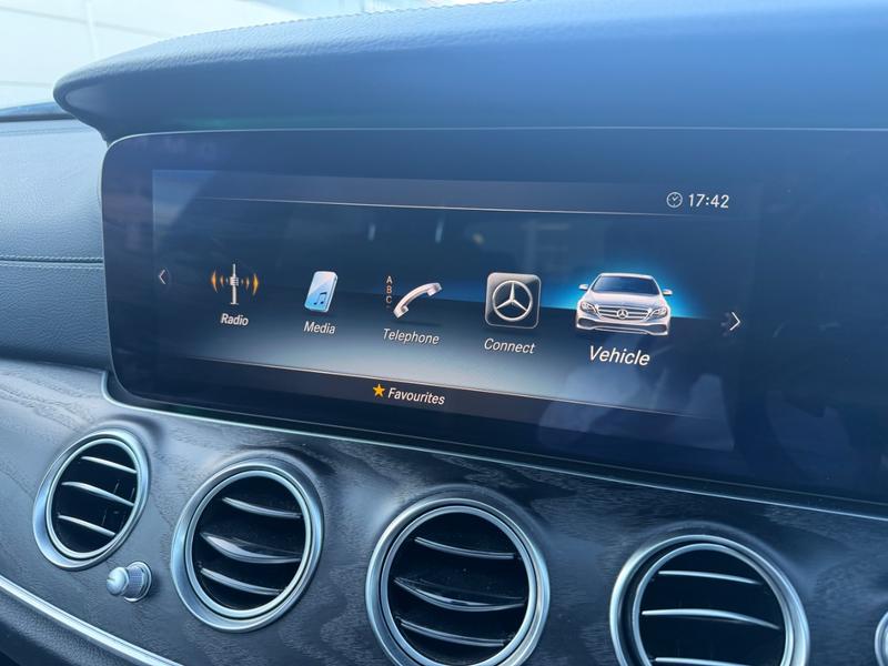 Used Mercedes-Benz E Class YM19OYK 33