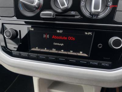 Volkswagen Up Photo 17