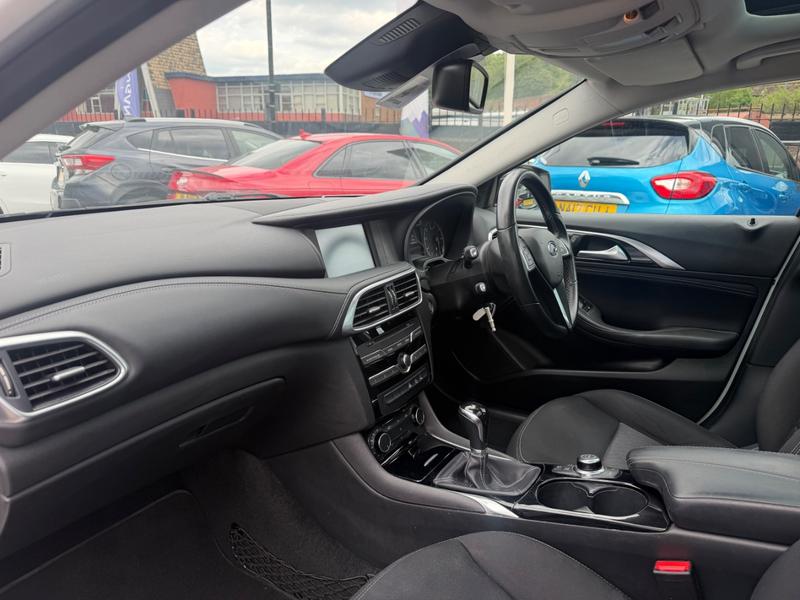 Used Infiniti Q30 YK19YGN 22