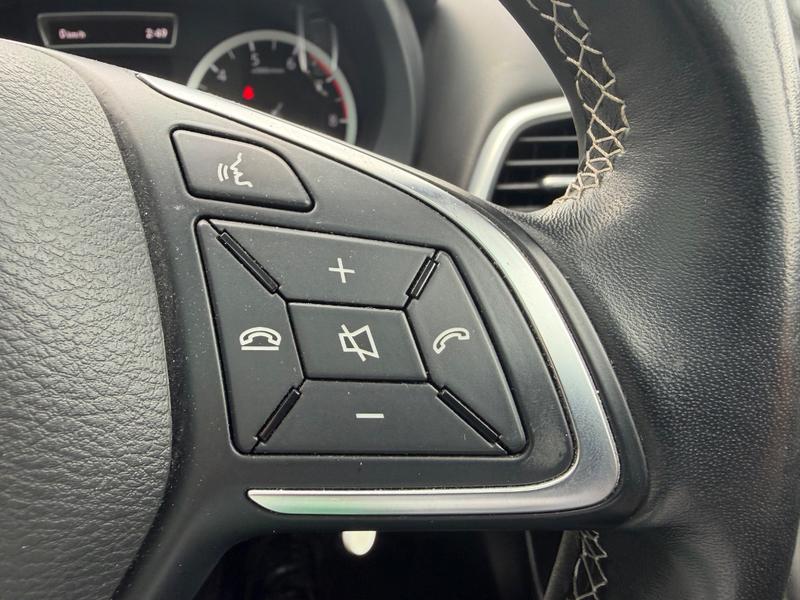 Used Infiniti Q30 YK19YGN 28