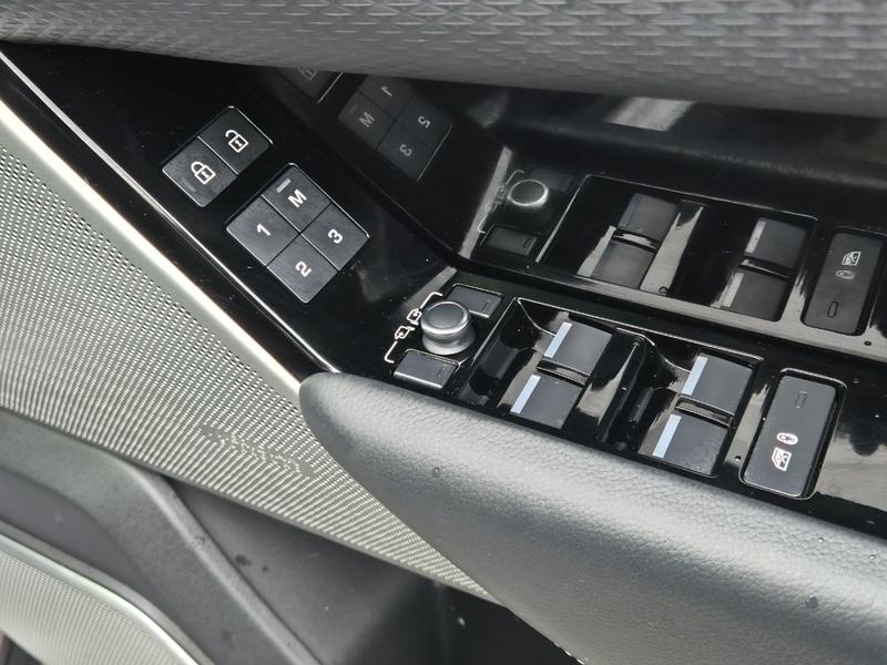 Used Land Rover Range Rover Velar FX21VGV 32