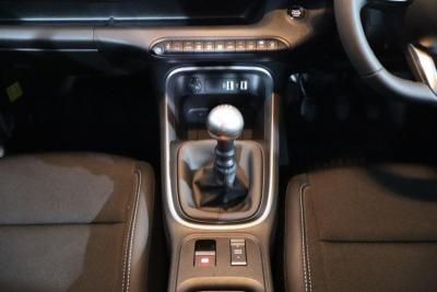 Jeep Avenger Photo 16