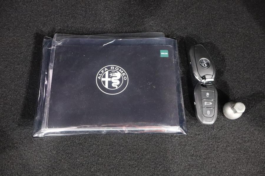 Alfa Romeo Junior Photo autoweb-81989e4c409a1176c34839e531737e237bb2c5b3.jpg