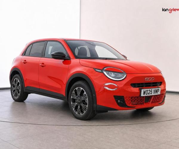 Used 2025 Fiat 600 1.2 Hybrid 48V 136 La Prima 5dr eDCT-6 Orange