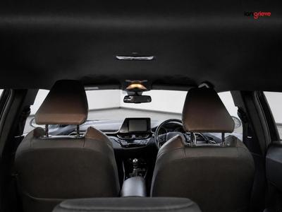 Toyota C-HR Photo 15