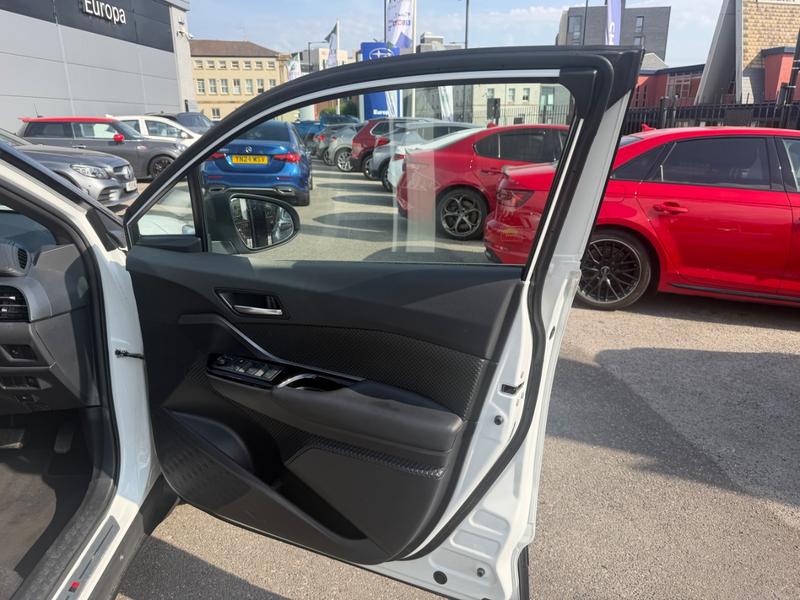 Used Toyota C-HR YY72DRX 15