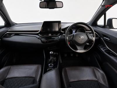 Toyota C-HR Photo 11