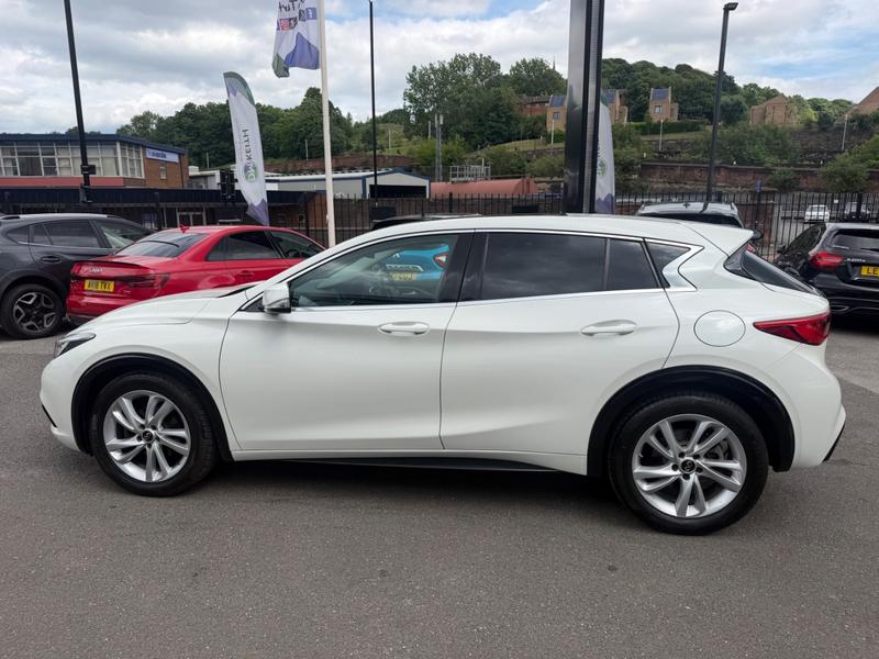 Used Infiniti Q30 YK19YGN 4