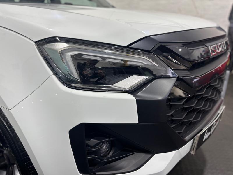 Isuzu D-max Photo autoweb-9958928c2e37067de7fb365f0e0d4af21bfdc959.jpg