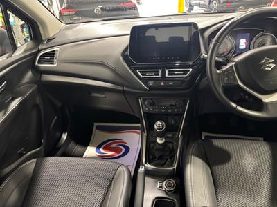 Suzuki S-Cross Photo 16