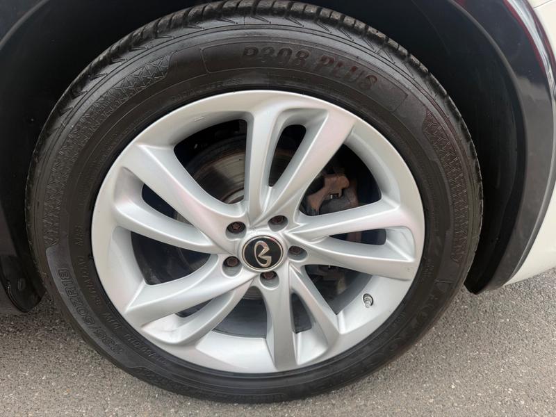 Used Infiniti Q30 YK19YGN 8