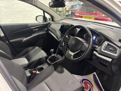 Suzuki S-Cross Photo 16
