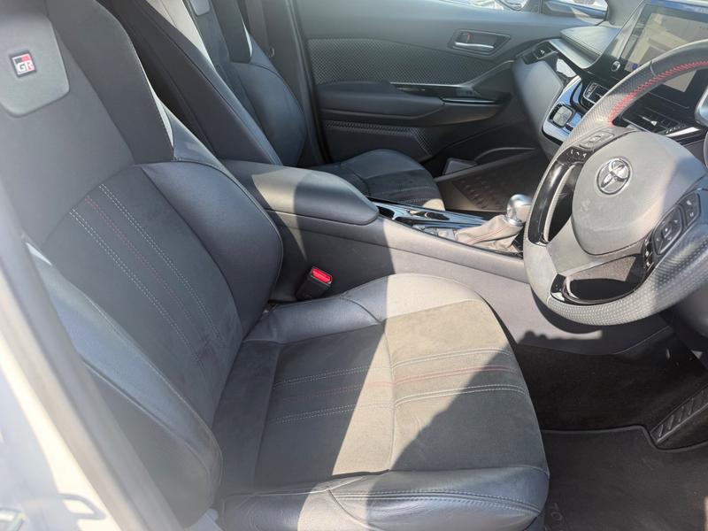 Used Toyota C-HR YY72DRX 17