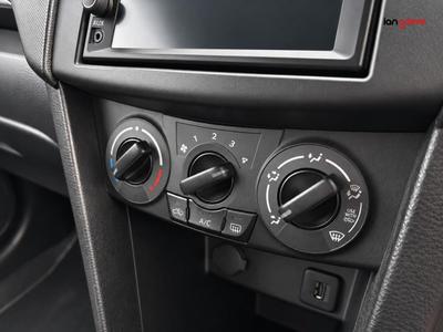 Suzuki Swift Photo 23