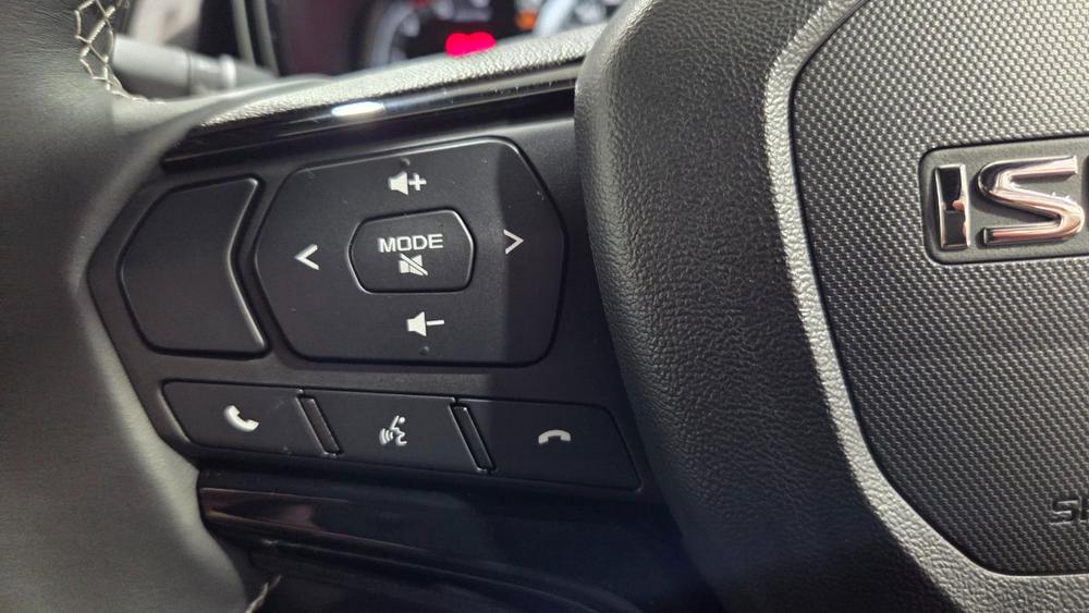 Isuzu D-max Photo autoweb-b5d12a00ecc69cb8499ea6e0b97b297922ec4470.jpg