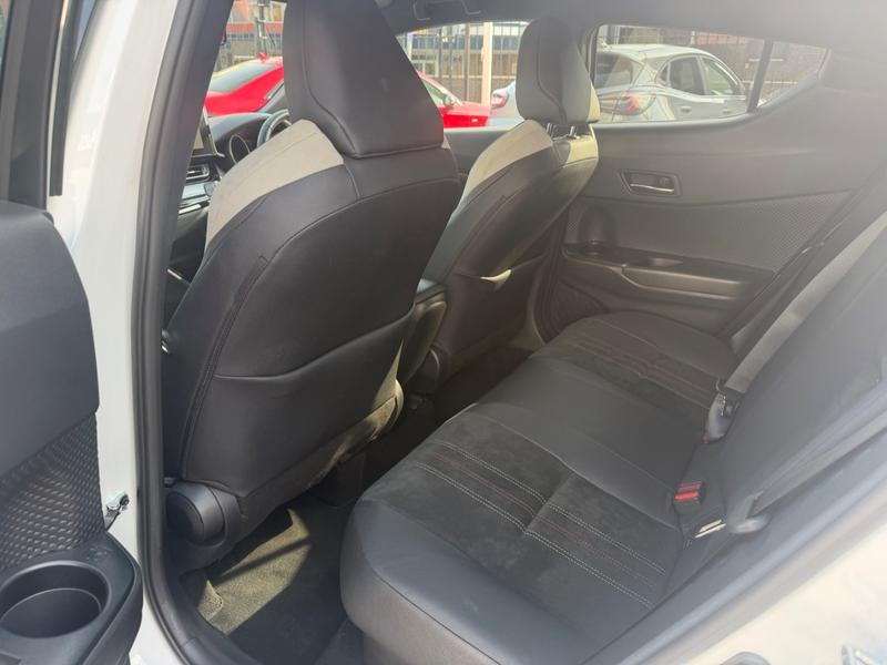 Used Toyota C-HR YY72DRX 26