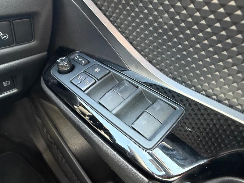 Used Toyota C-HR YY72DRX 35
