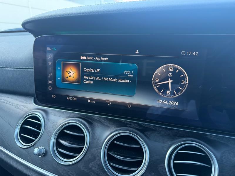 Used Mercedes-Benz E Class YM19OYK 34
