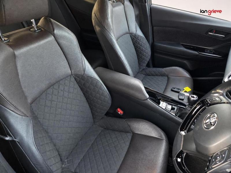 Toyota C-HR Photo autoweb-d19a6b333c26735c321c81dcd70c5f419e09831c.jpg