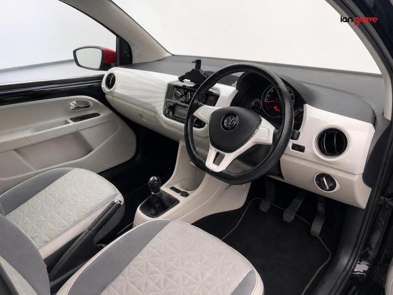 Volkswagen Up Photo autoweb-d3a093c90c2db4b56b6fcd59a00c313b9a125842.jpg