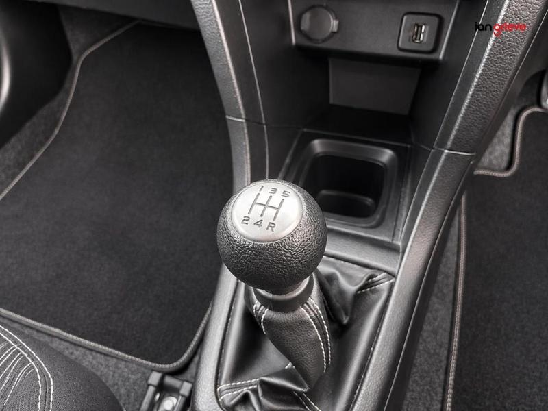 Suzuki Swift Photo autoweb-d5761147cb2538bc64556df693df7e4231f330c2.jpg