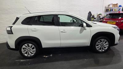 Suzuki S-Cross Photo 8