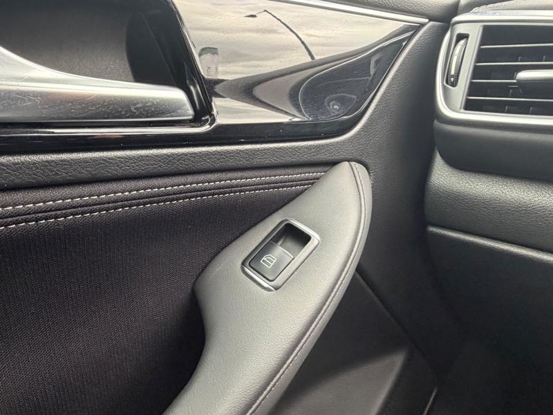 Used Infiniti Q30 YK19YGN 40
