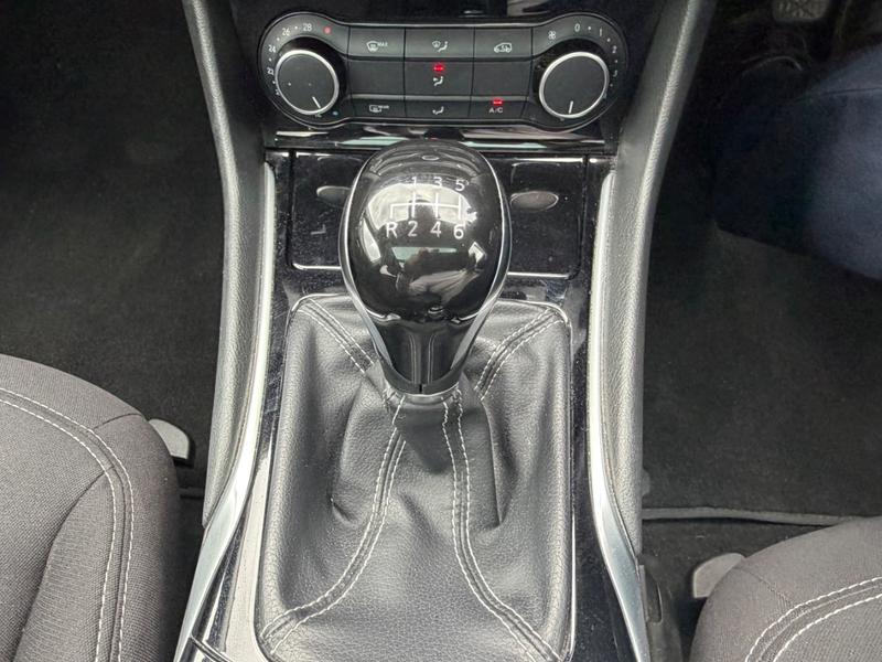 Used Infiniti Q30 YK19YGN 38