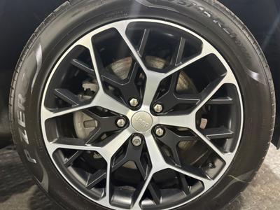 Jeep Grand Cherokee Photo 3