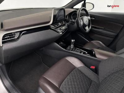 Toyota C-HR Photo 13