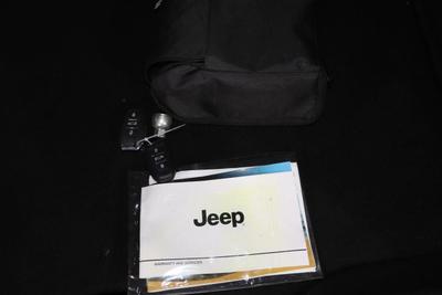 Jeep Avenger Photo 12