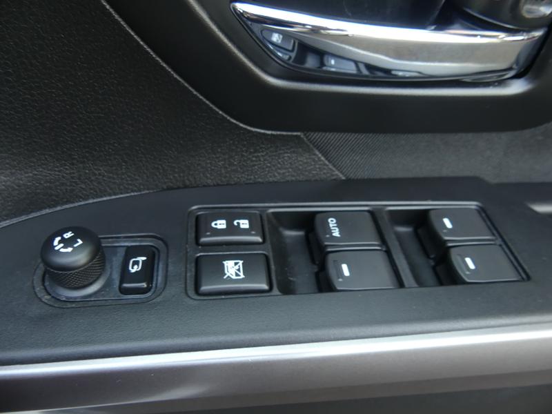 Suzuki S-Cross Photo b015adf9-5bae-4bdc-8af4-4cbc055f94cd.jpg