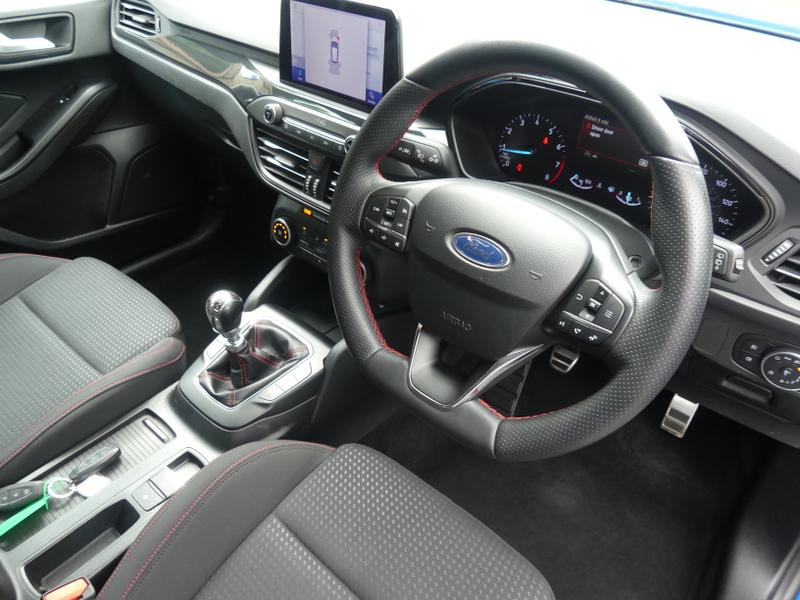 Ford Focus Photo b01f42b2-73c9-4e92-8a76-a70a2729f0b9.jpg