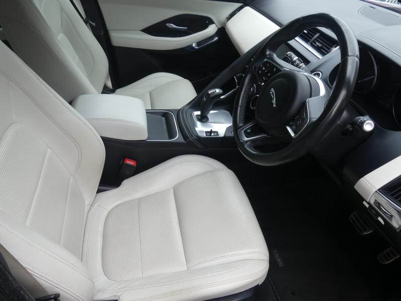 Jaguar E-PACE Photo b0280368-54cd-47c0-96b9-baea71dda3d1.jpg
